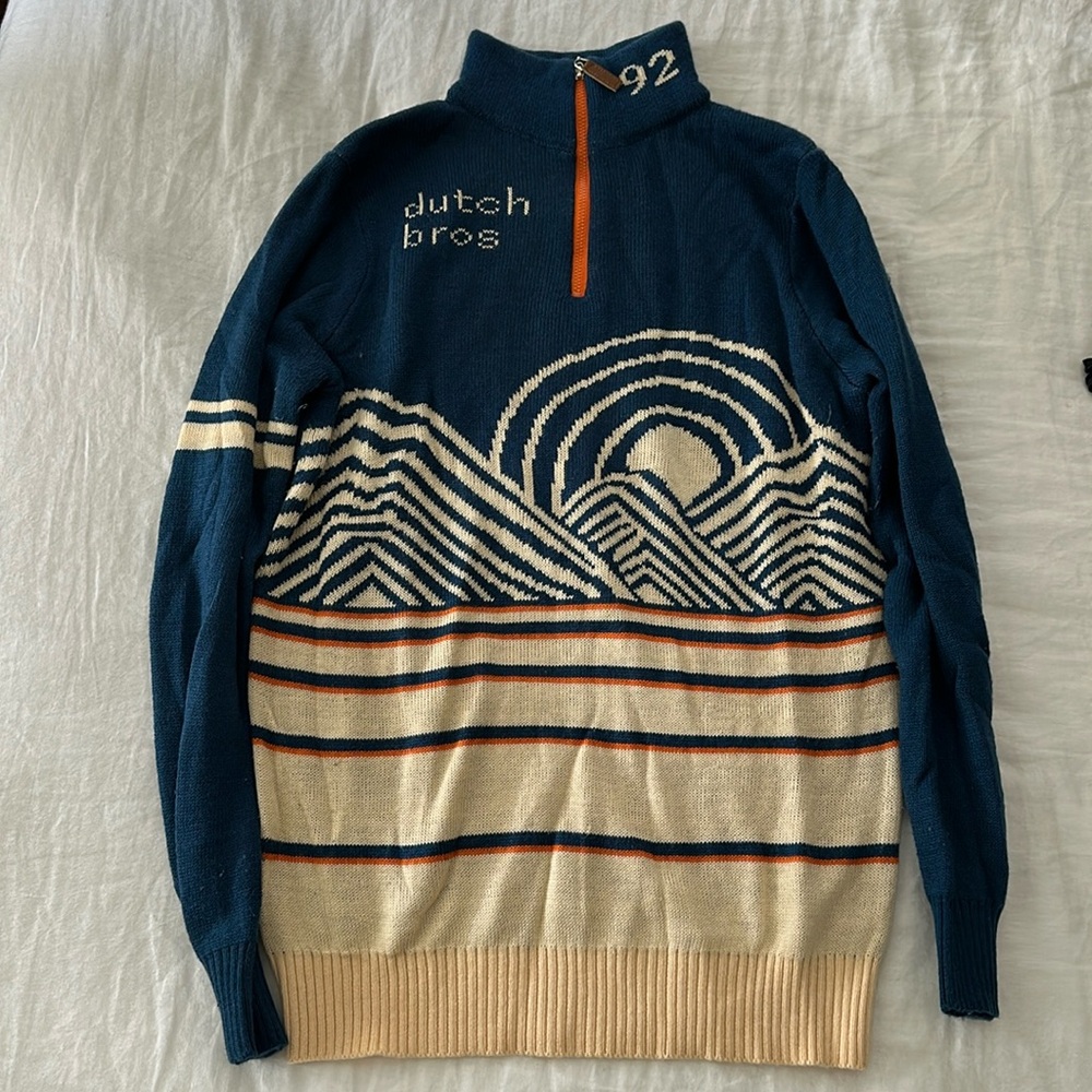 Dutch bros half zip Medium (fits small)